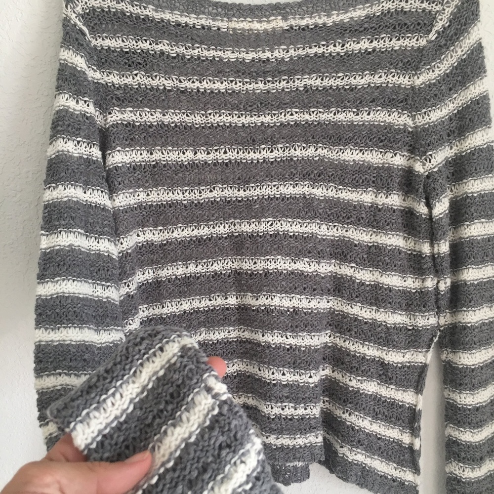 Hollister Grey and White Sweater